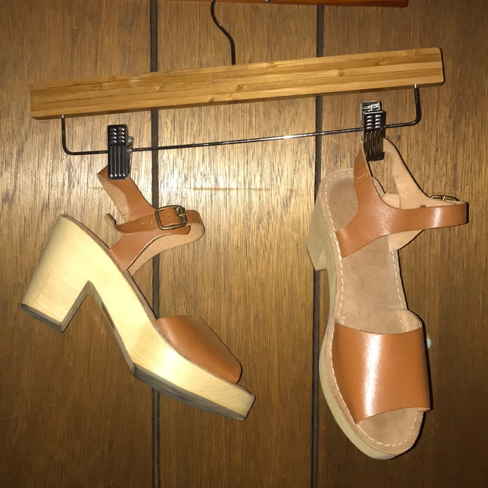 Urban leather wooden clogs